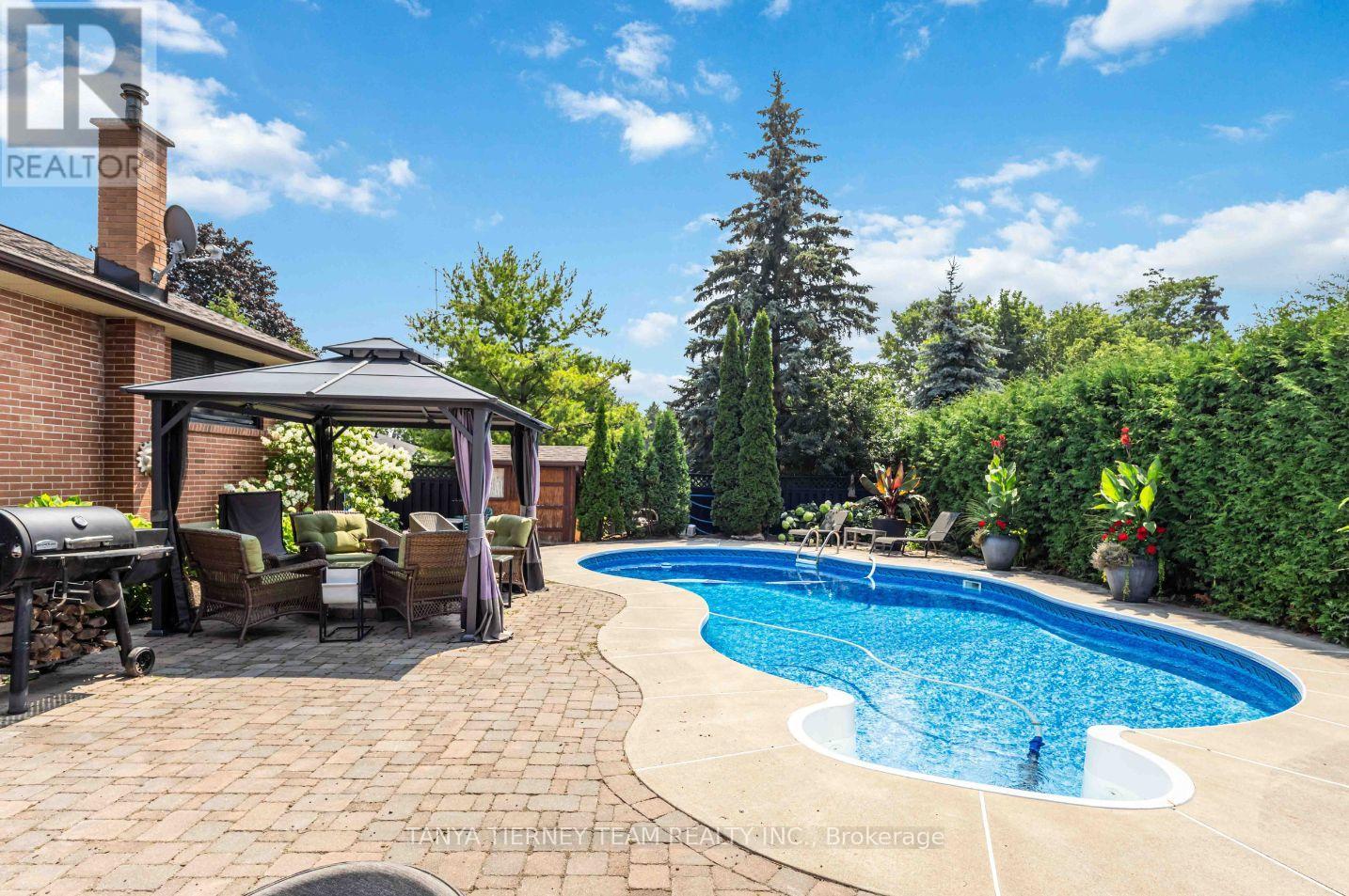 Photo 43 of 54 Montgomery Avenue, Whitby ON