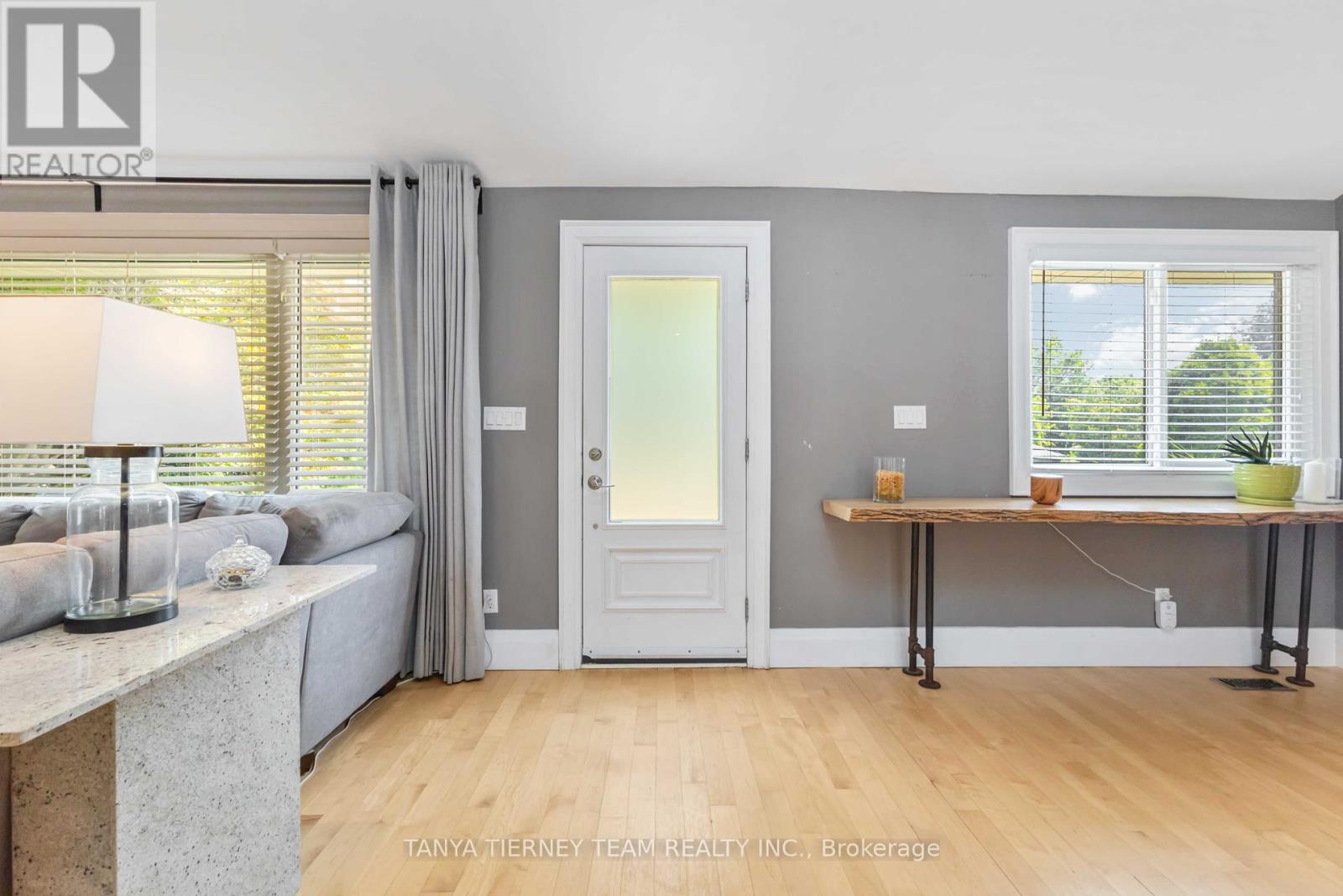 Photo 7 of 54 Montgomery Avenue, Whitby ON
