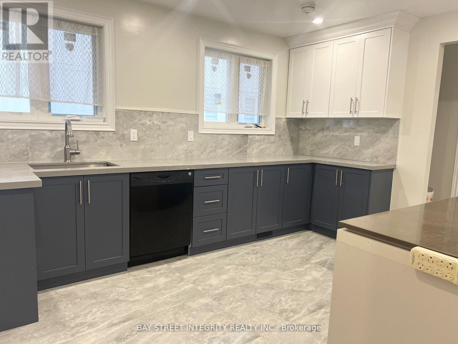 Photo 2 of 8 Albert Street, Markham ON