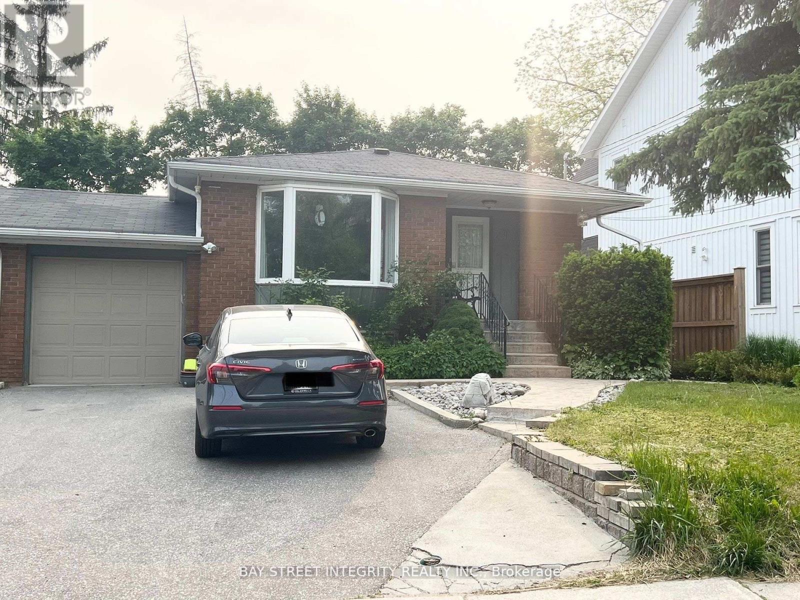 Photo 1 of 8 Albert Street, Markham ON
