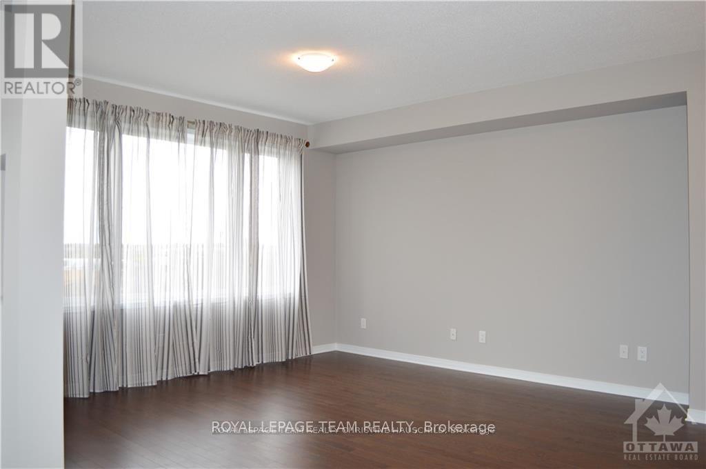 Photo 12 of 493 Cope Drive, Ottawa ON