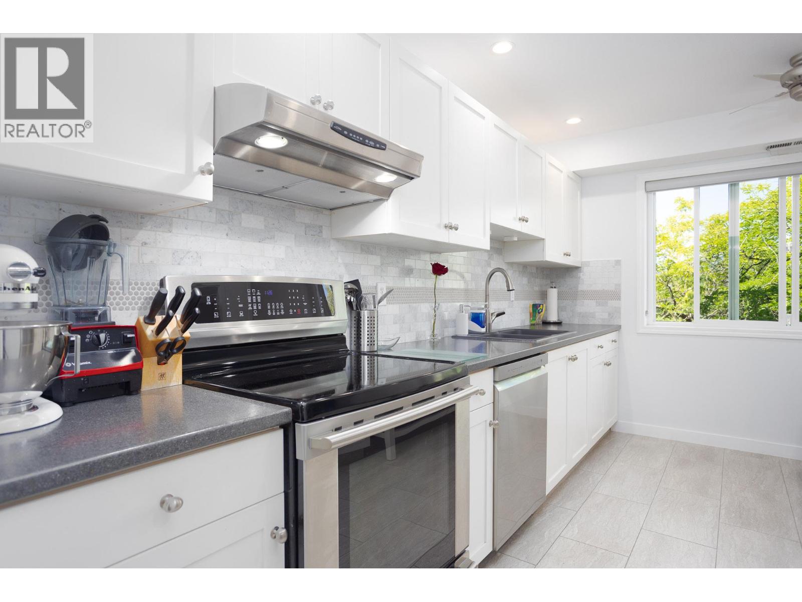 Photo 2 of 1045 Sutherland Avenue Unit 315 A, Kelowna BC