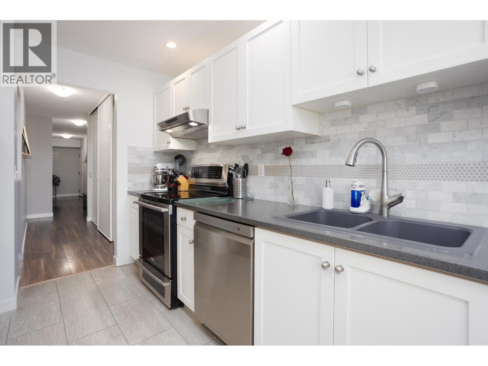 Photo 6 of 1045 Sutherland Avenue Unit 315 A, Kelowna BC