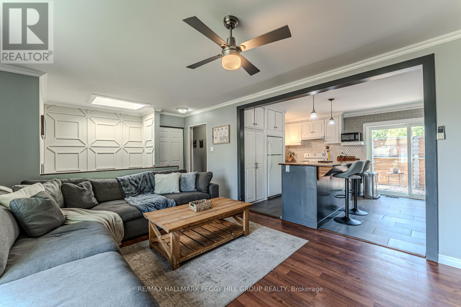 Photo 3 of 326 Mcnicoll Street, Tay ON