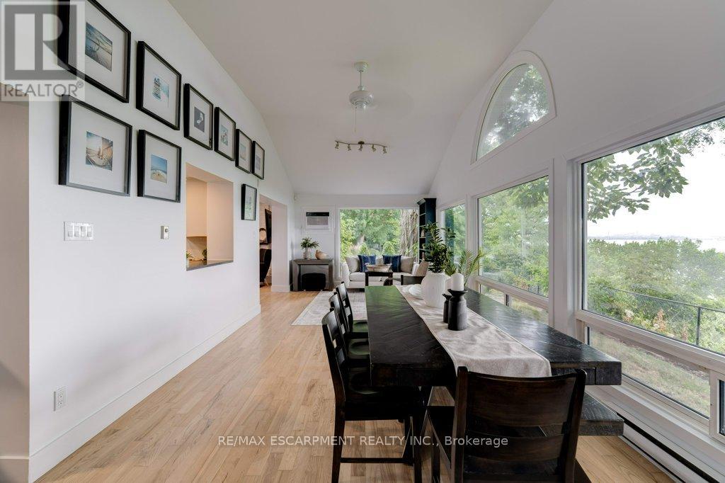 Photo 13 of 636 West Oval Drive, Burlington ON