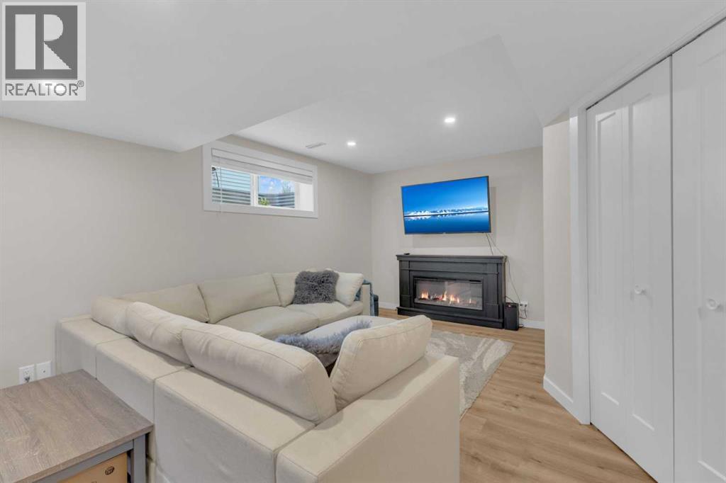 Photo 17 of 37 Reynolds Road, Sylvan Lake AB