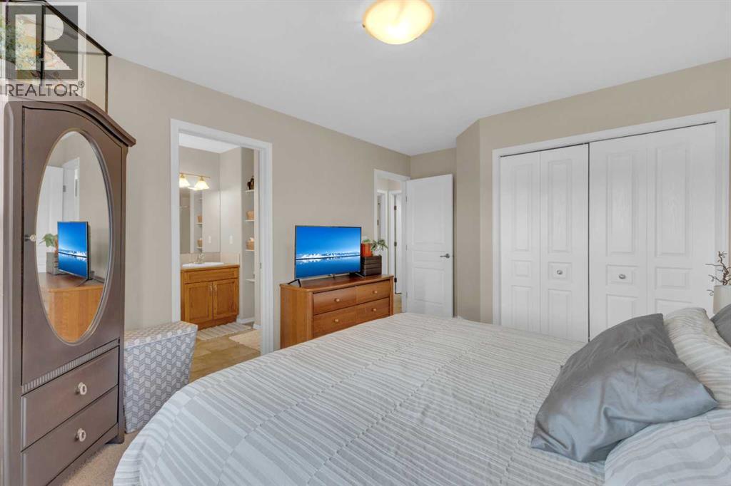 Photo 12 of 37 Reynolds Road, Sylvan Lake AB