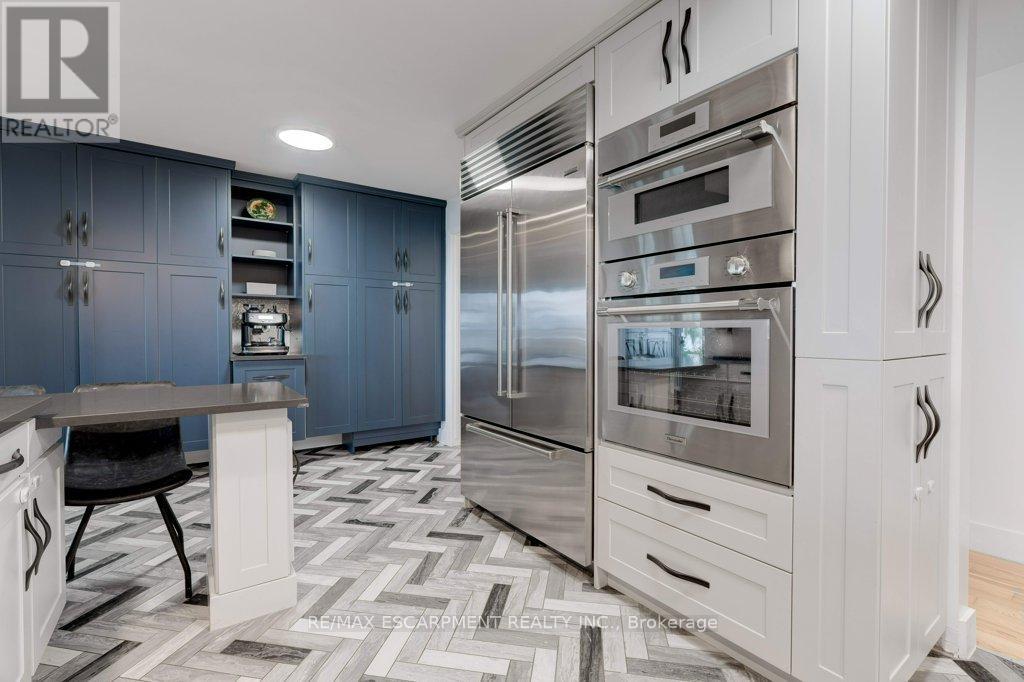 Photo 20 of 636 West Oval Drive, Burlington ON