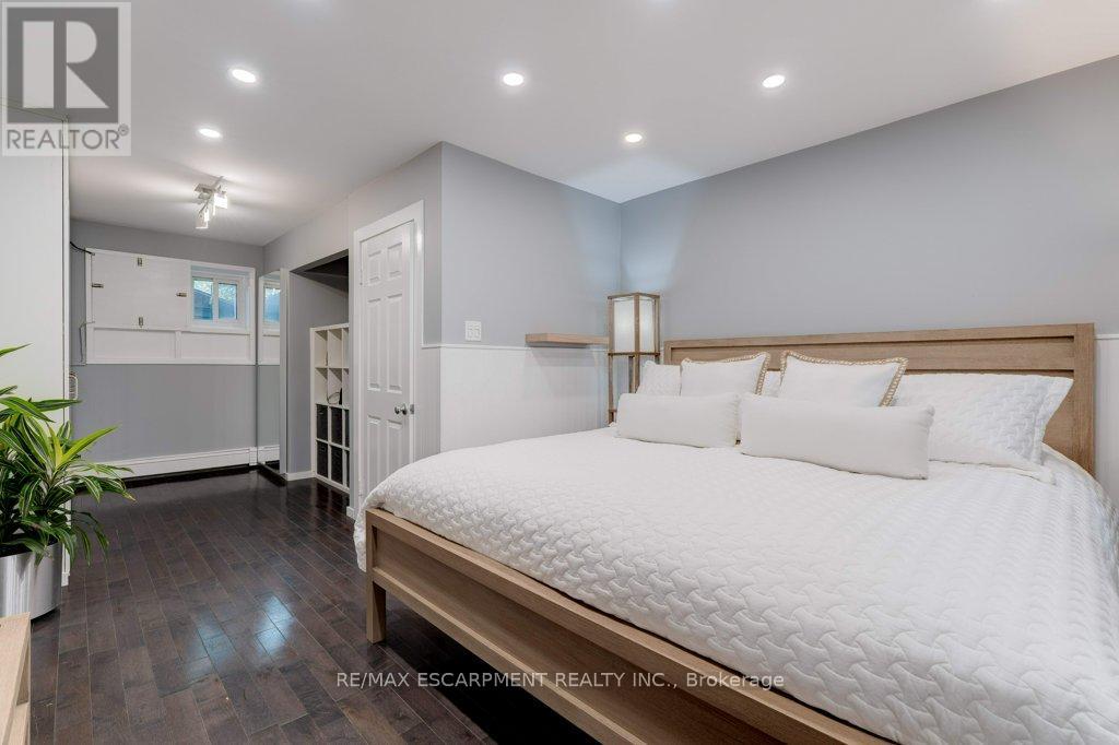 Photo 24 of 636 West Oval Drive, Burlington ON