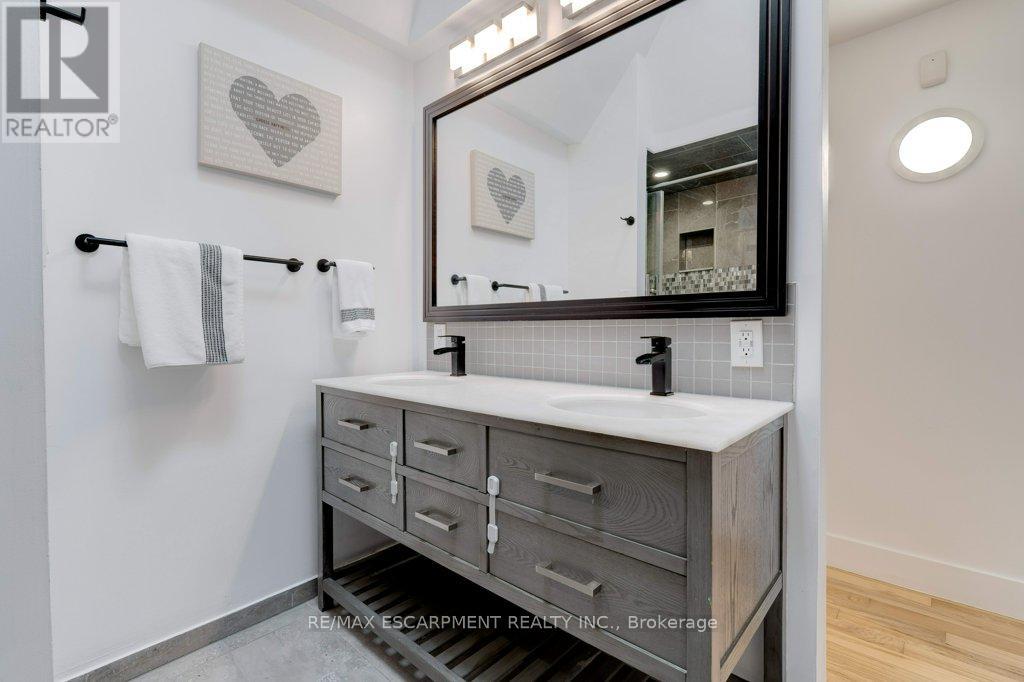 Photo 28 of 636 West Oval Drive, Burlington ON