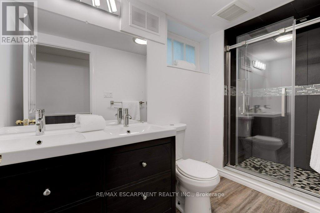 Photo 40 of 636 West Oval Drive, Burlington ON