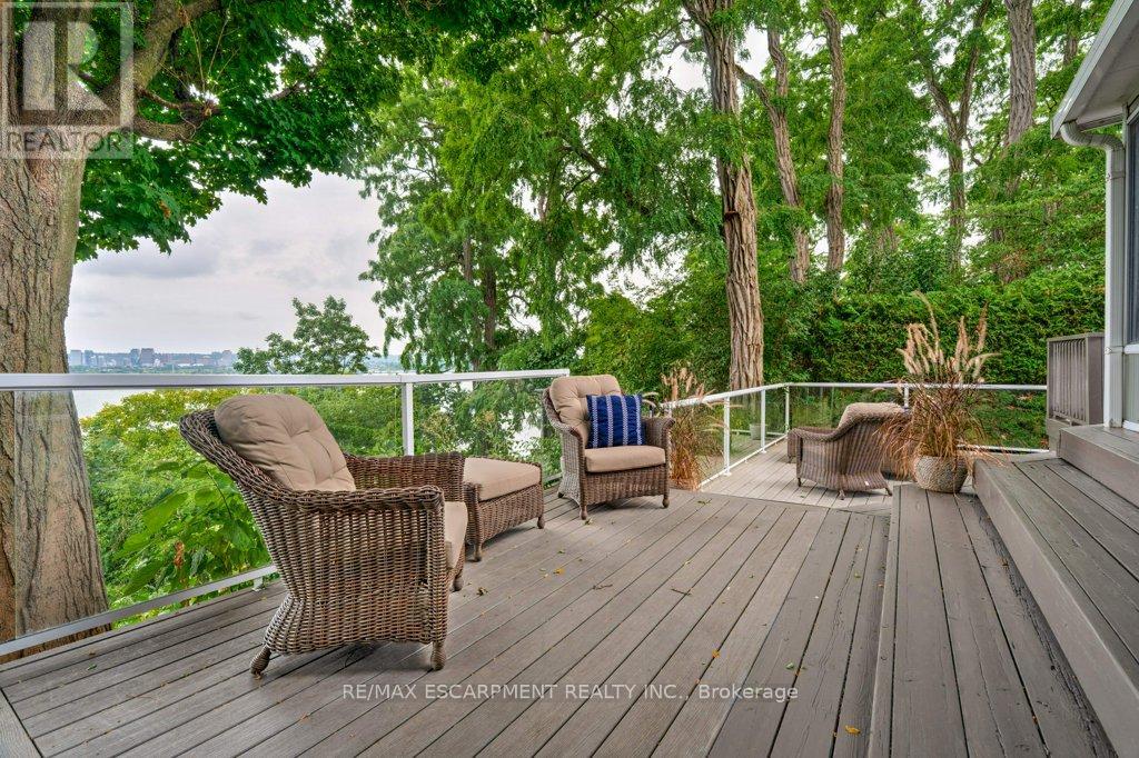 Photo 44 of 636 West Oval Drive, Burlington ON