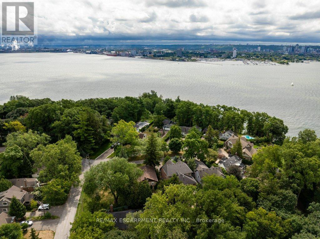 Photo 49 of 636 West Oval Drive, Burlington ON