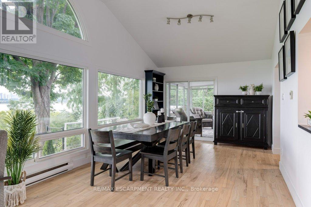 Photo 14 of 636 West Oval Drive, Burlington ON