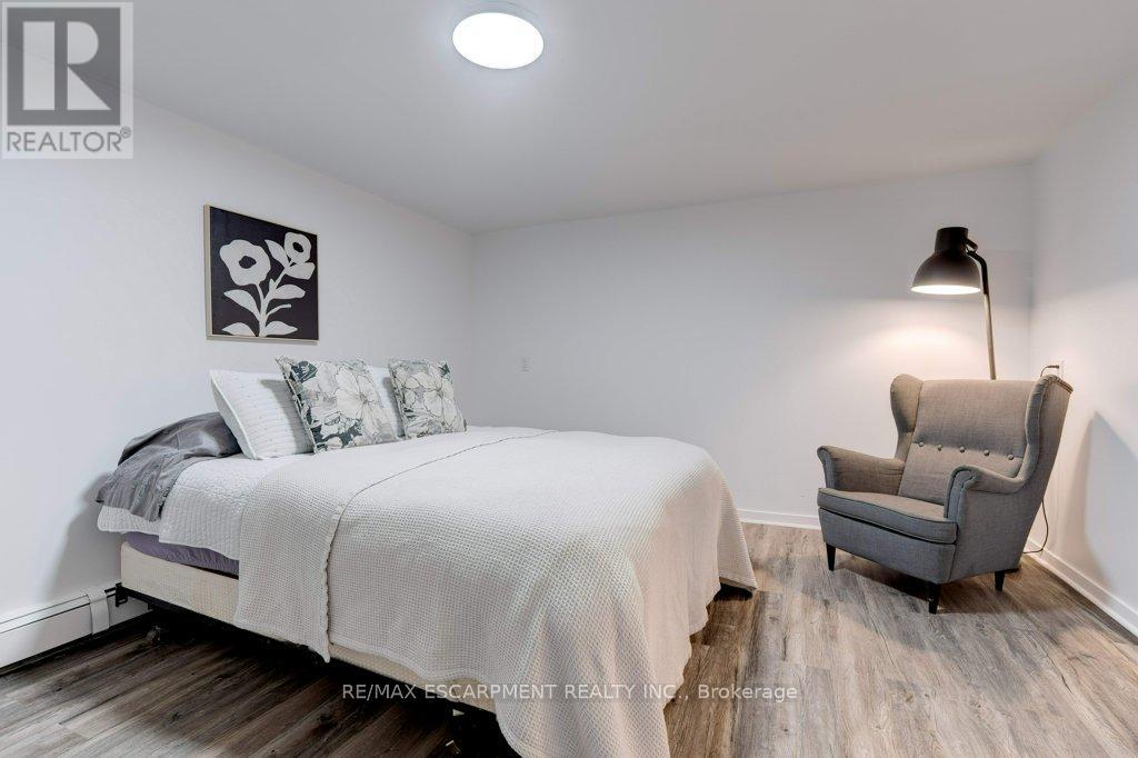Photo 36 of 636 West Oval Drive, Burlington ON