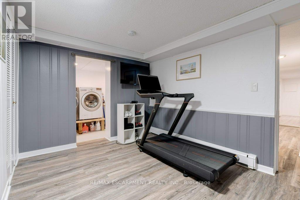 Photo 32 of 636 West Oval Drive, Burlington ON