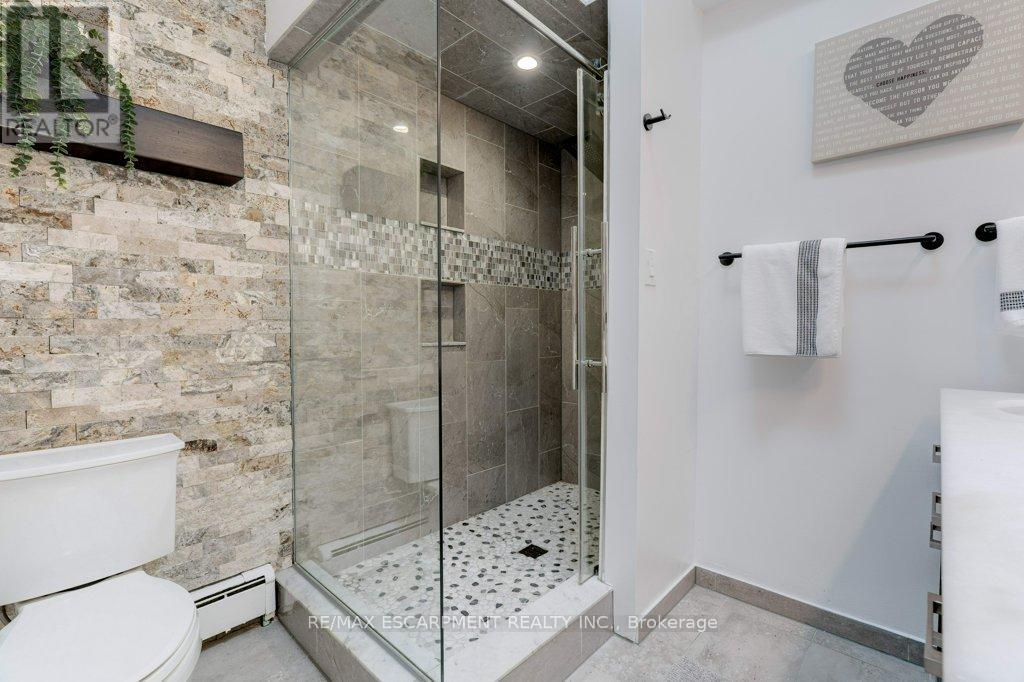 Photo 29 of 636 West Oval Drive, Burlington ON