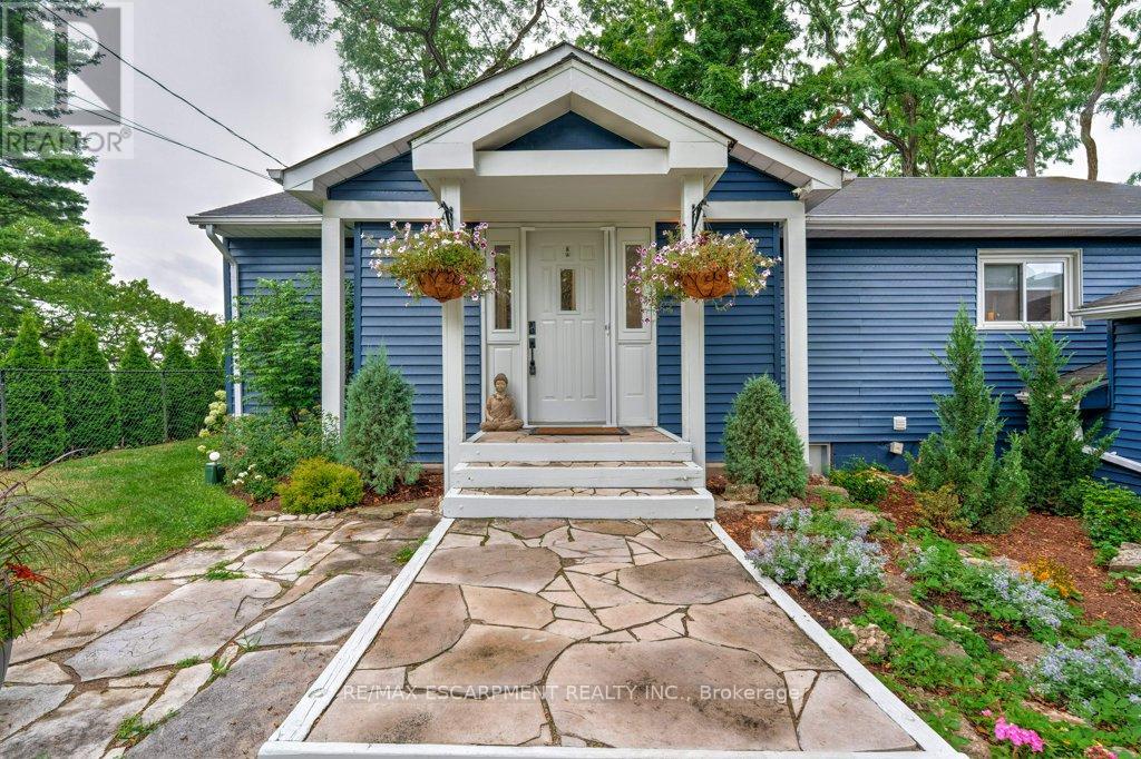 Photo 4 of 636 West Oval Drive, Burlington ON