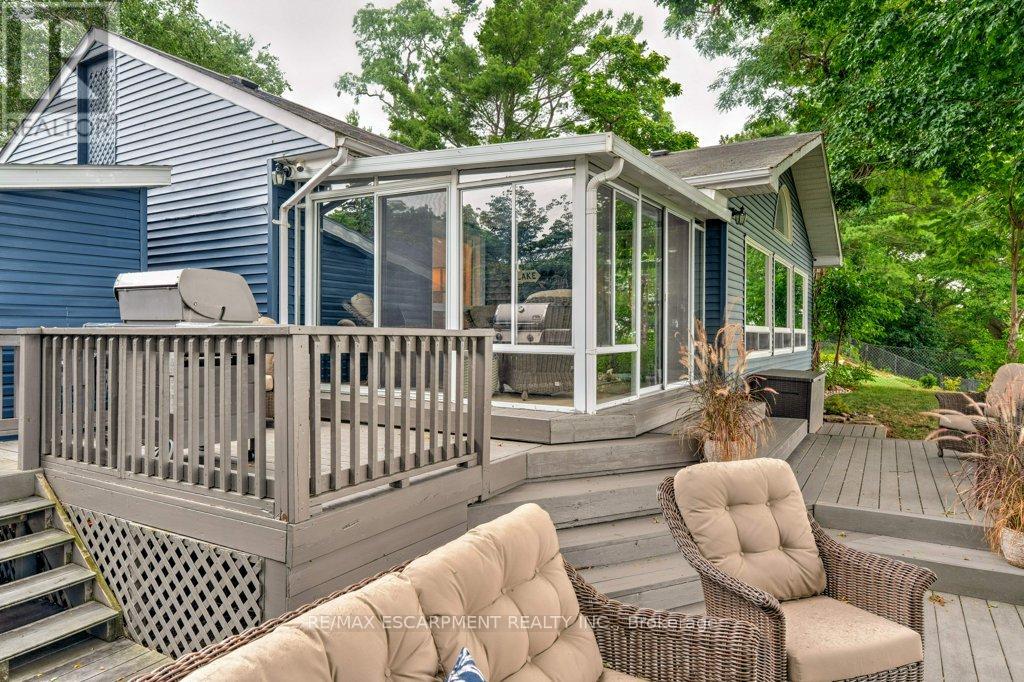Photo 41 of 636 West Oval Drive, Burlington ON