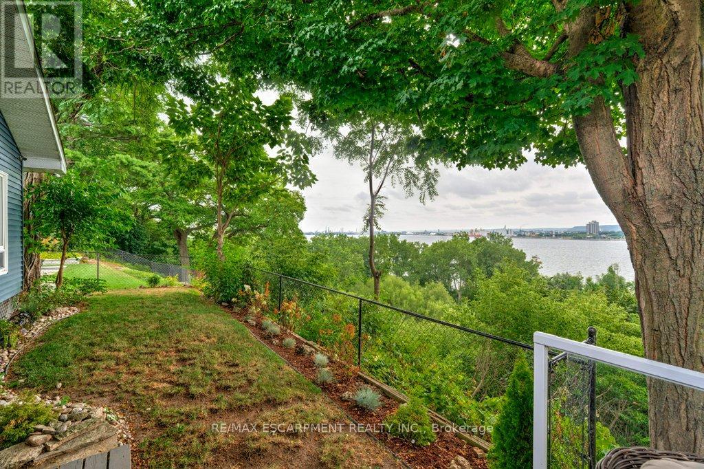 Photo 45 of 636 West Oval Drive, Burlington ON