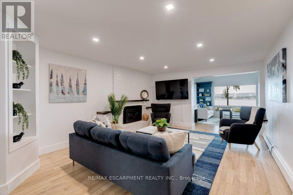 Photo 9 of 636 West Oval Drive, Burlington ON