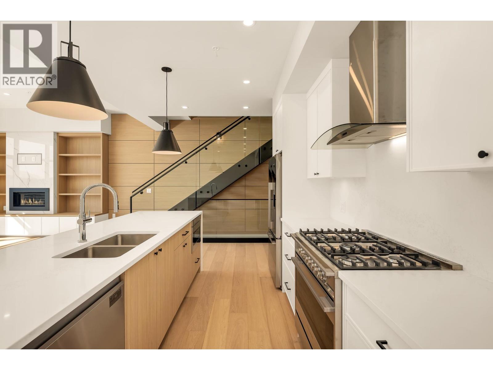 3 3407 MAMQUAM ROAD, Squamish