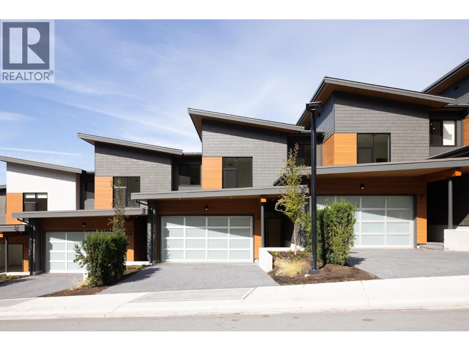 3 3407 MAMQUAM ROAD, Squamish