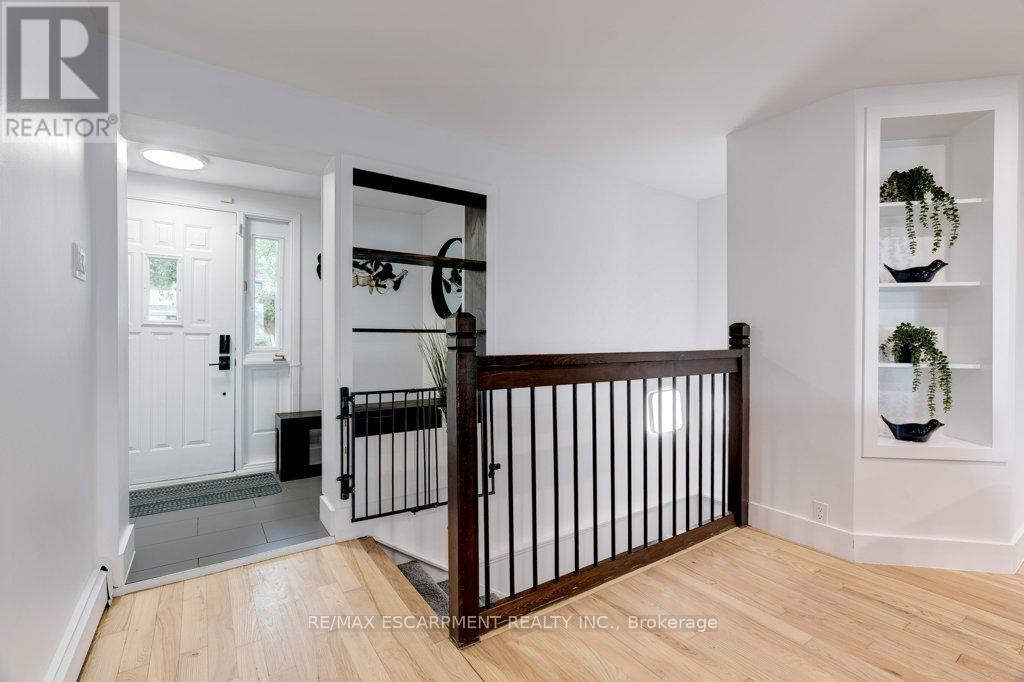 Photo 6 of 636 West Oval Drive, Burlington ON