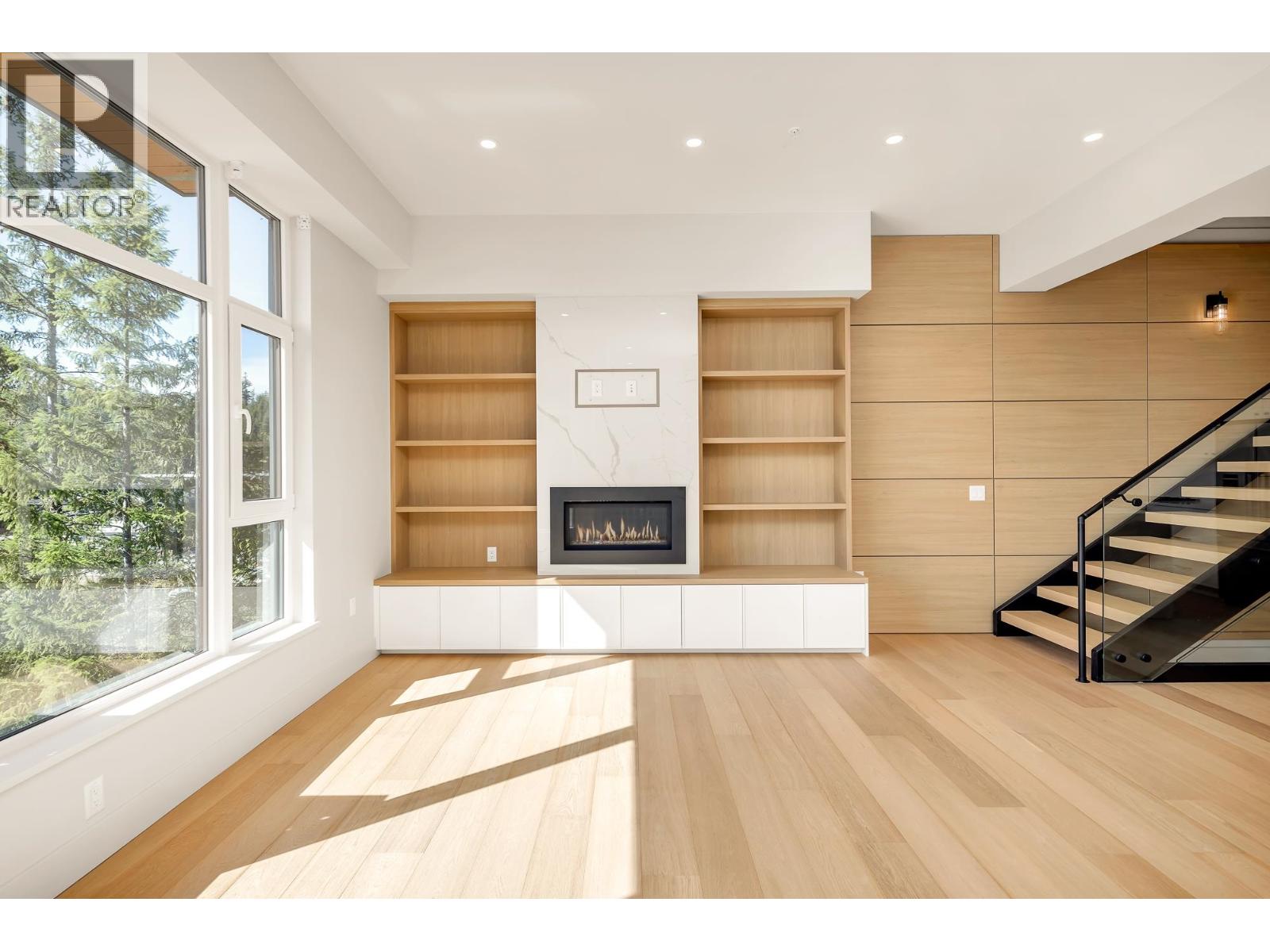 3 3407 MAMQUAM ROAD, Squamish