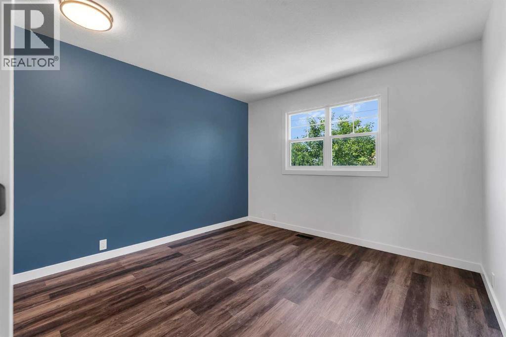 Photo 15 of 199 Cedardale Road Sw, Calgary AB