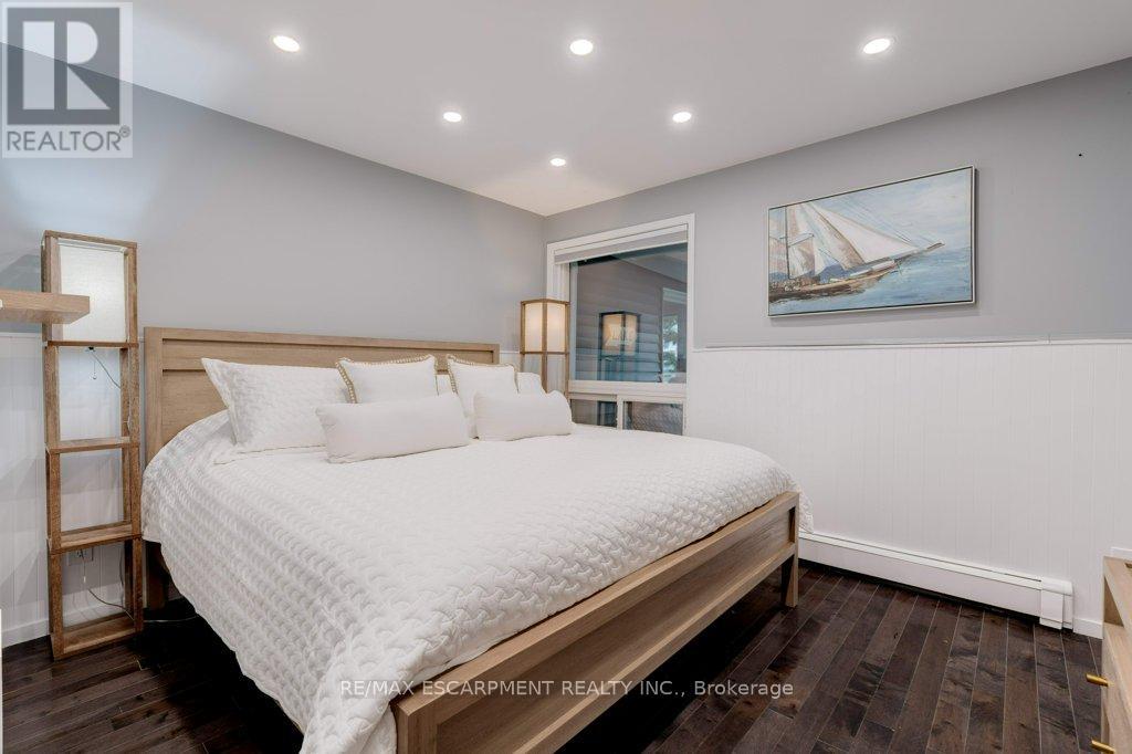 Photo 23 of 636 West Oval Drive, Burlington ON
