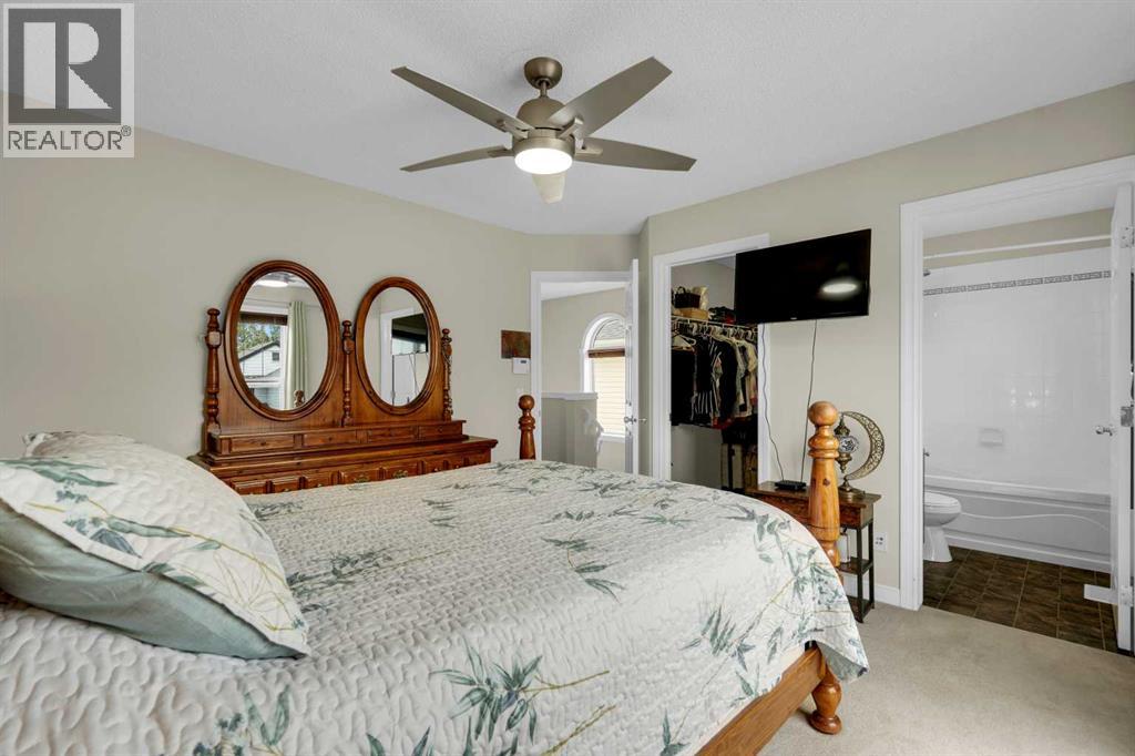 Photo 32 of 169 Crystal Shores Grove, Okotoks AB