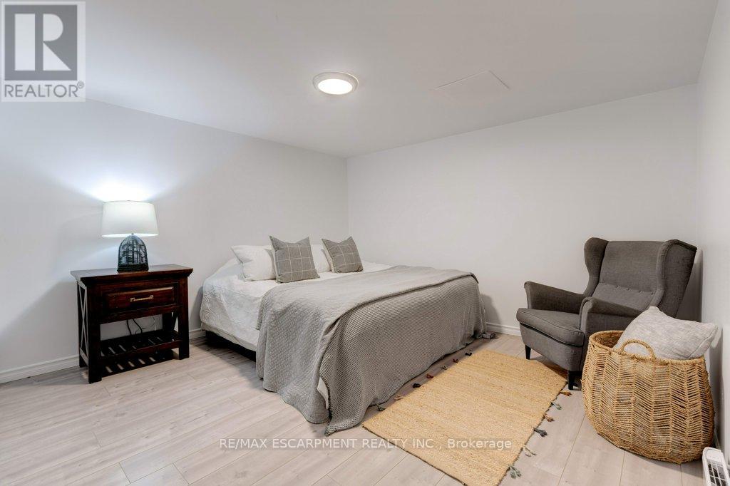 Photo 38 of 636 West Oval Drive, Burlington ON