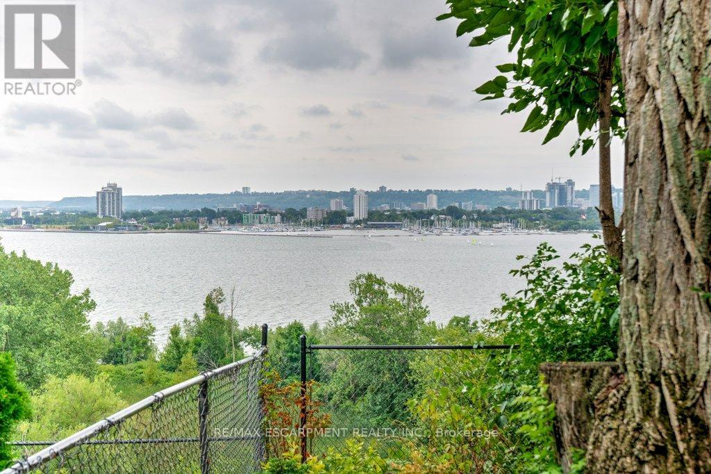 Photo 47 of 636 West Oval Drive, Burlington ON