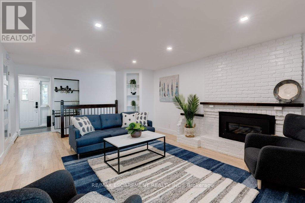 Photo 7 of 636 West Oval Drive, Burlington ON