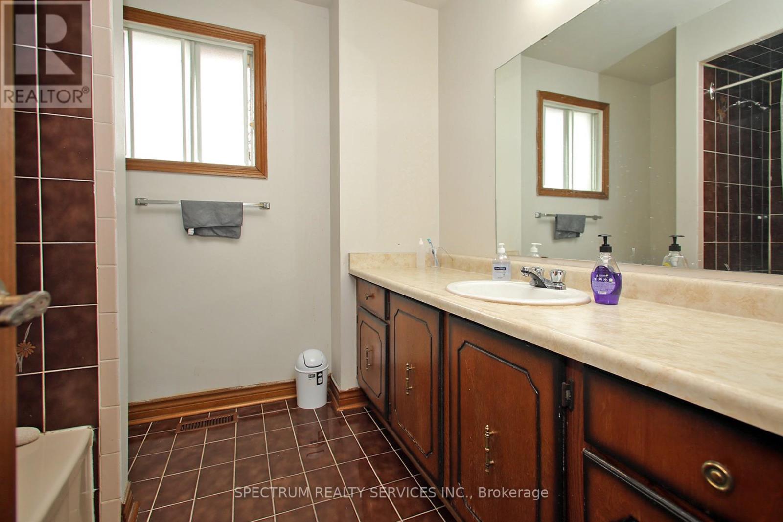 Photo 20 of 22 Kaiser Drive, Vaughan ON