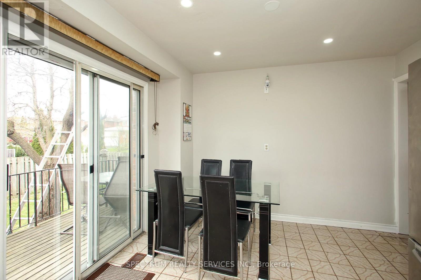 Photo 8 of 22 Kaiser Drive, Vaughan ON