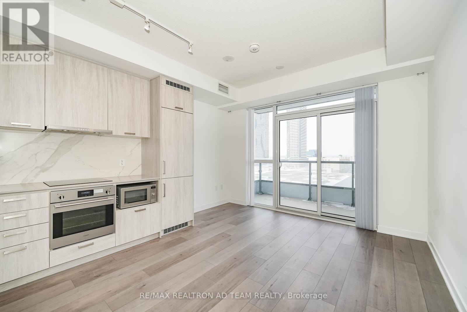 Photo 17 of 717 10 Honeycrisp Crescent, Vaughan ON