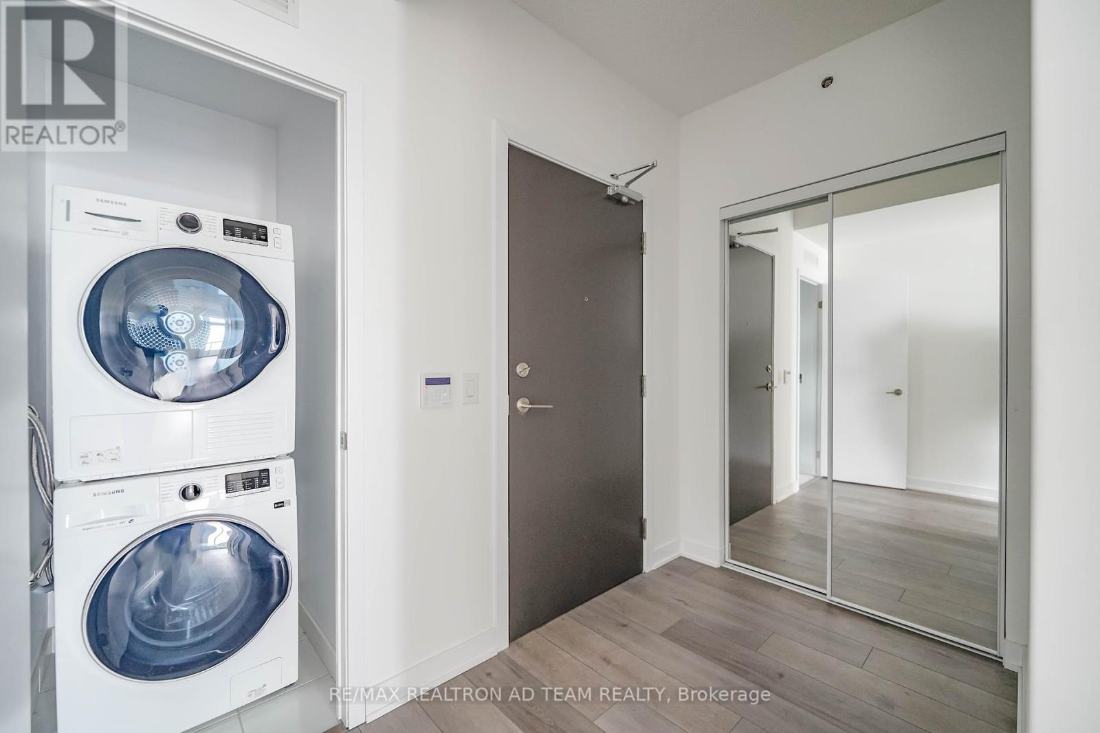Photo 21 of 717 10 Honeycrisp Crescent, Vaughan ON