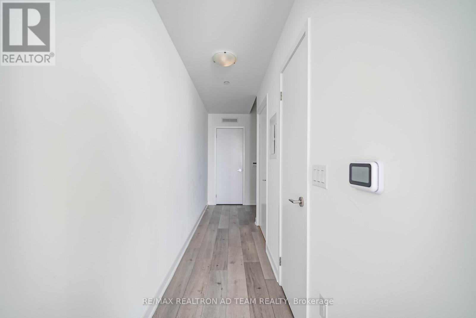 Photo 23 of 717 10 Honeycrisp Crescent, Vaughan ON