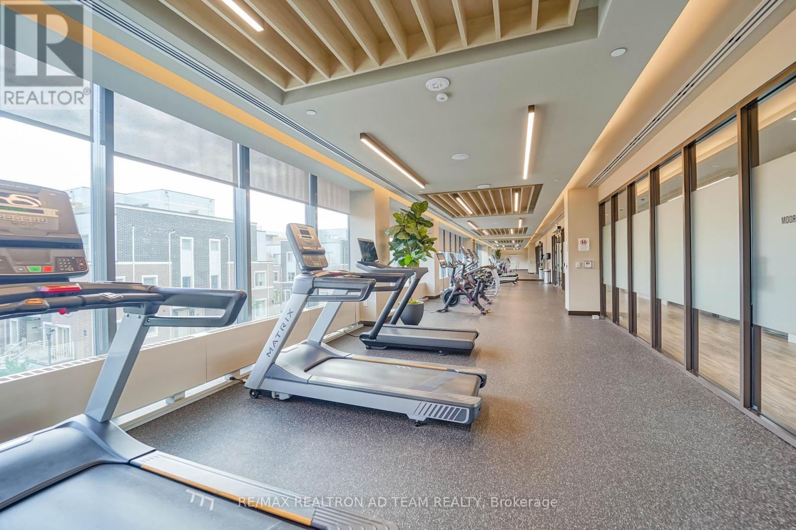 Photo 7 of 717 10 Honeycrisp Crescent, Vaughan ON