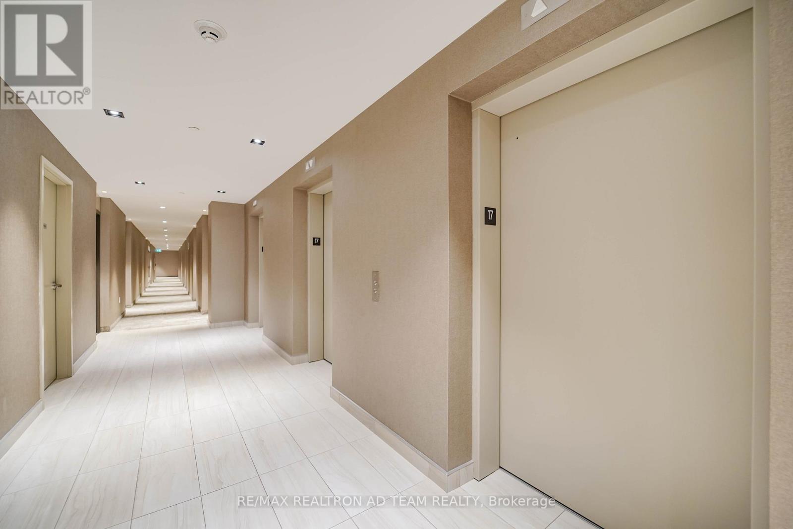 Photo 12 of 717 10 Honeycrisp Crescent, Vaughan ON