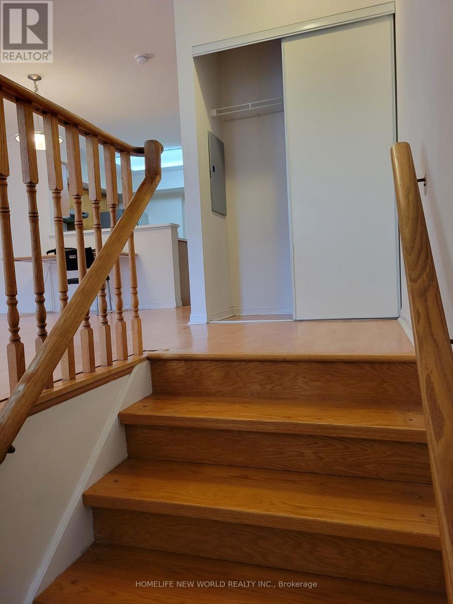 Photo 5 of 725 Grandview Way, Toronto ON