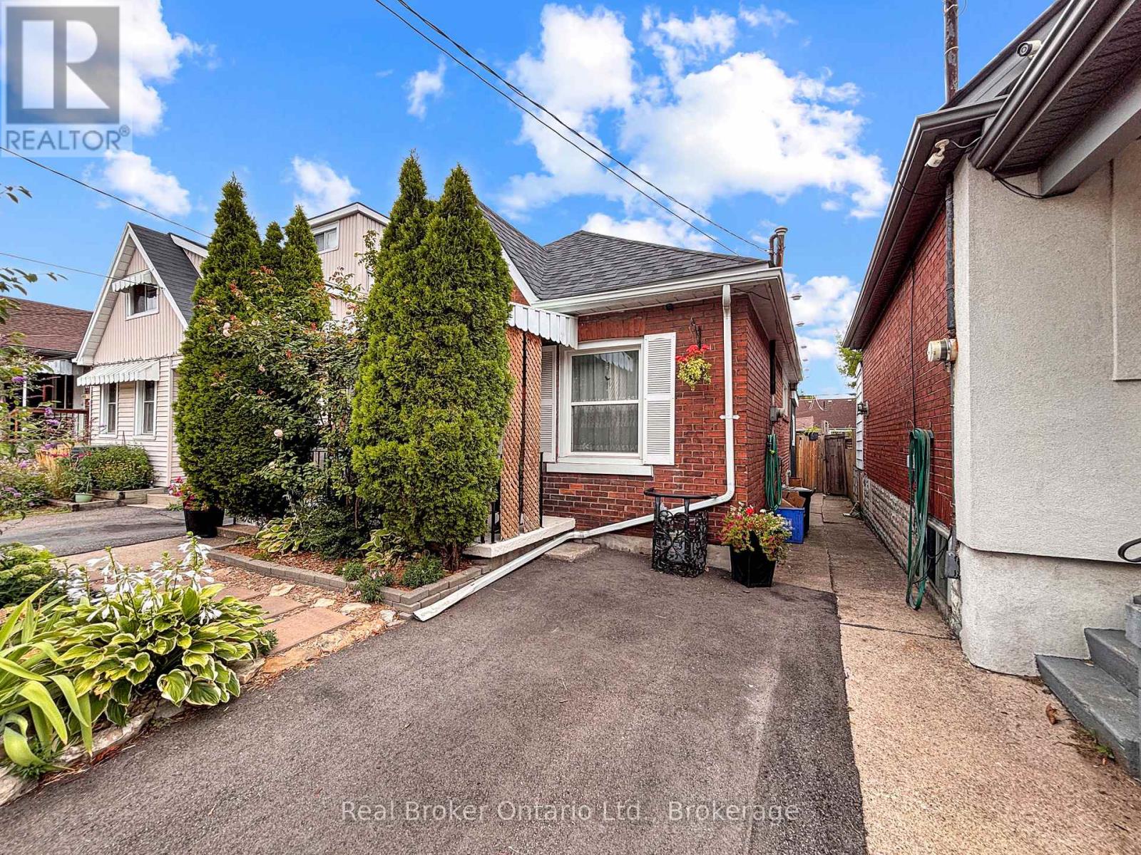 Photo 23 of 71 Harrison Avenue, Hamilton ON