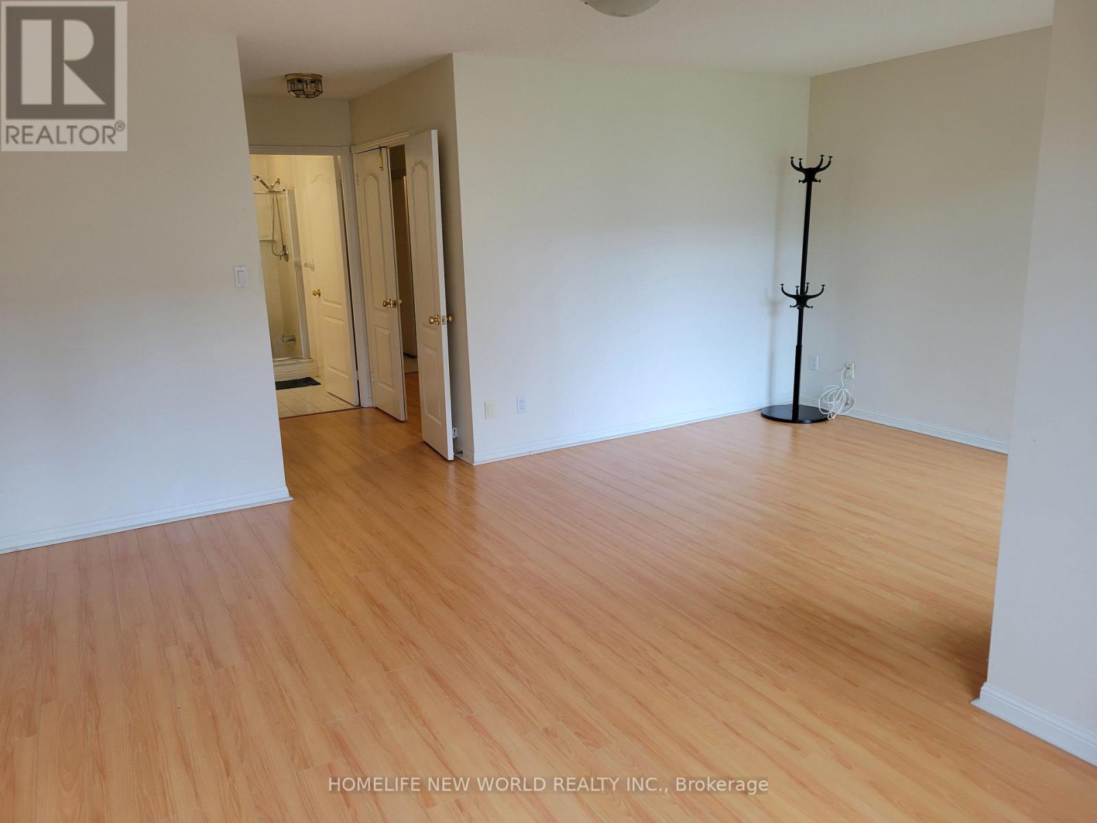 Photo 2 of 725 Grandview Way, Toronto ON