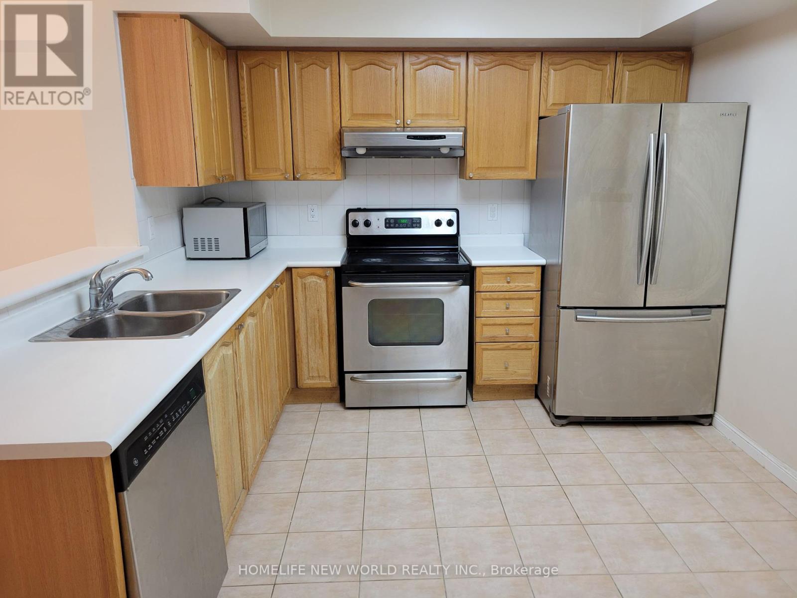Photo 12 of 725 Grandview Way, Toronto ON
