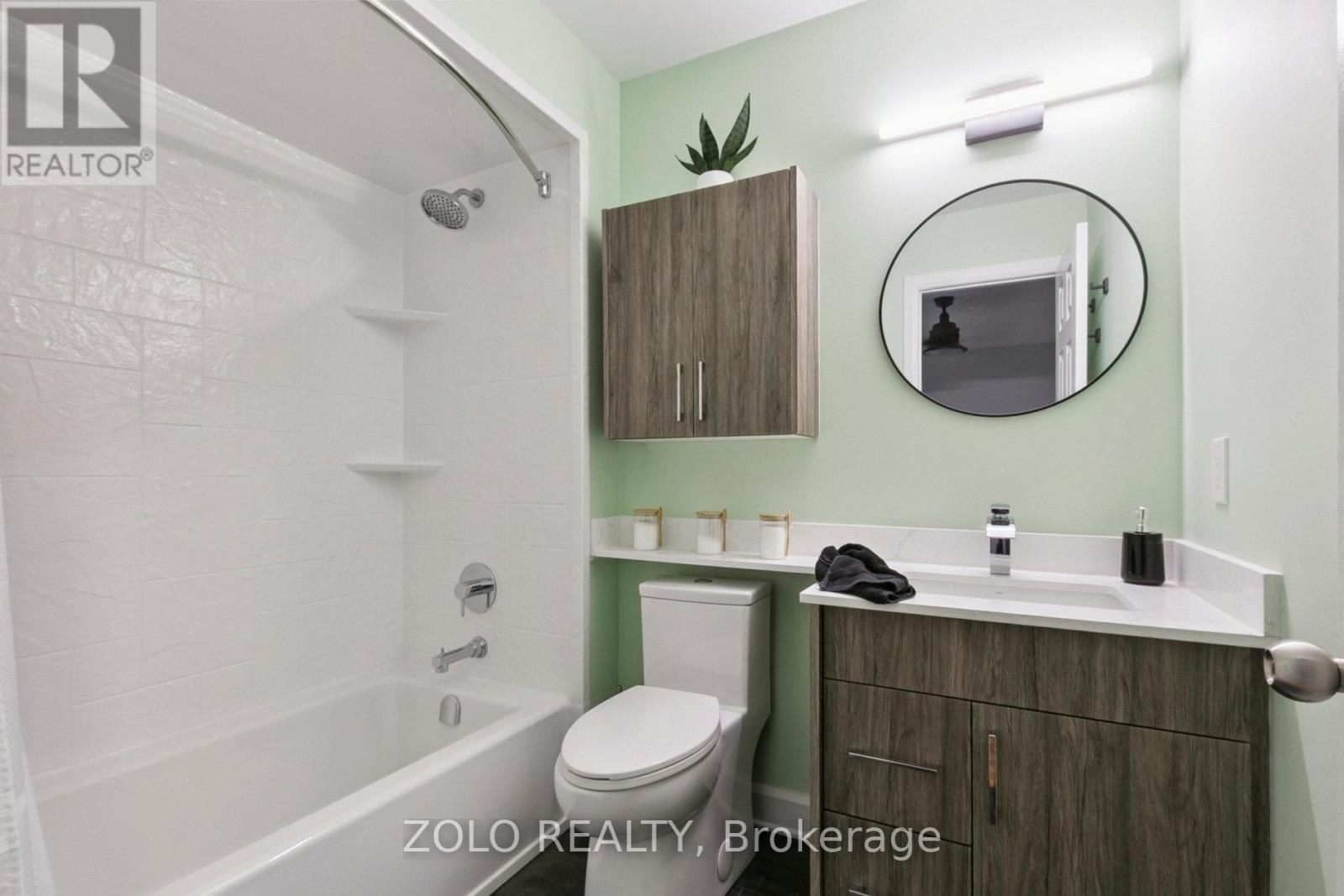 Photo 21 of 31 Channel Drive, Whitby ON