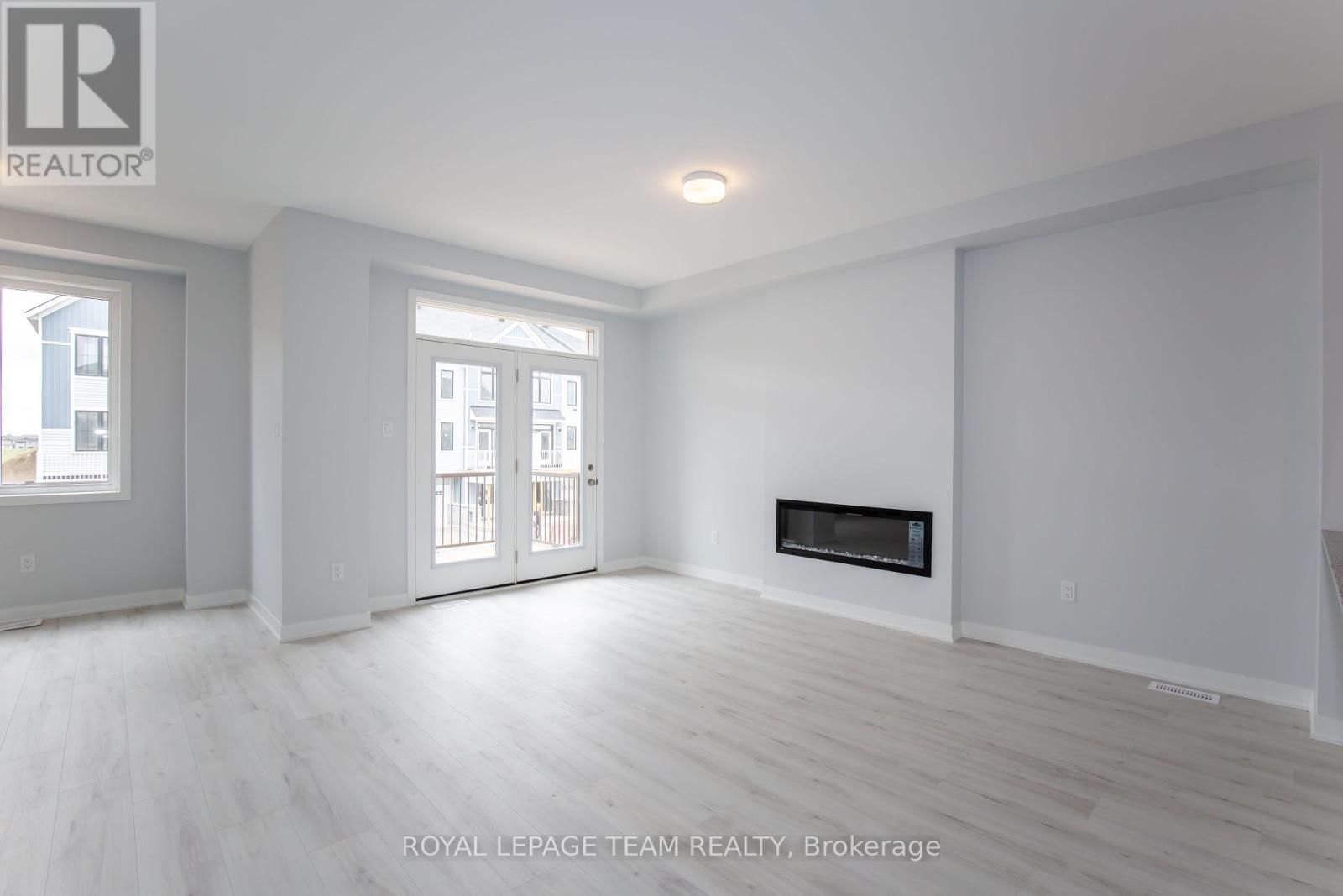 Photo 11 of 29 Stitch Mews N, Ottawa ON