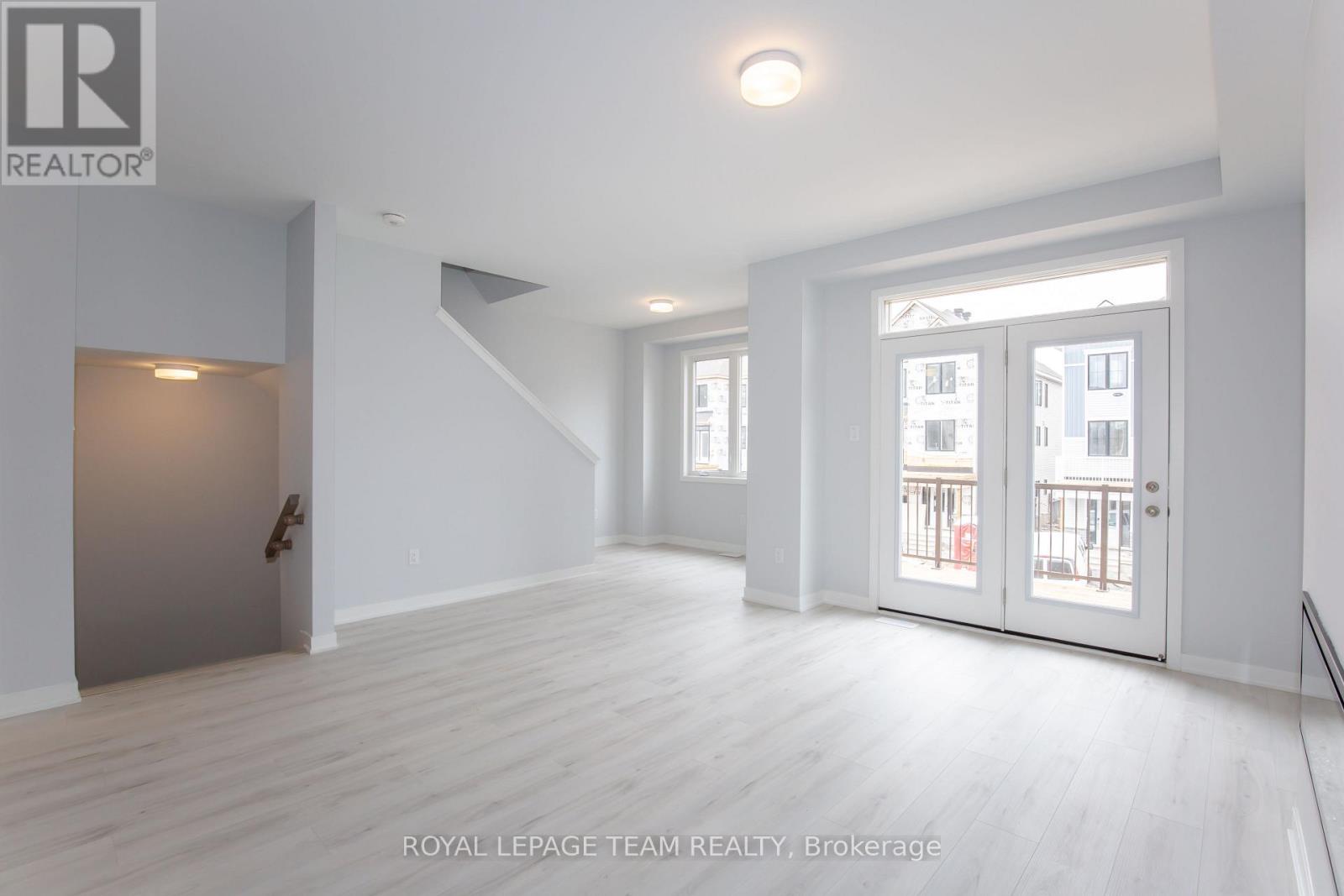 Photo 12 of 29 Stitch Mews N, Ottawa ON