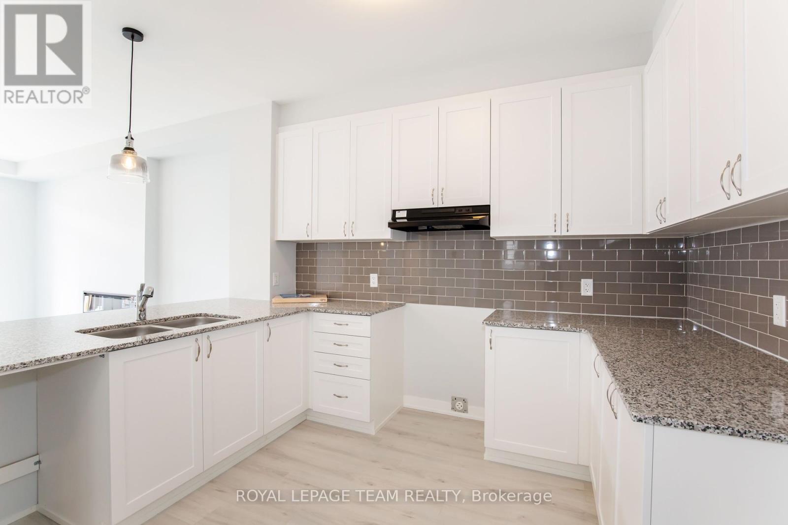 Photo 16 of 29 Stitch Mews N, Ottawa ON